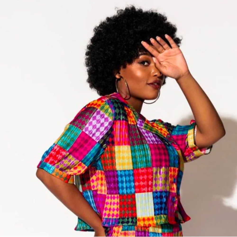 Dressed in Lala plisse set in fun house

Cropped shirt and pants set